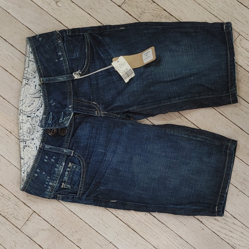 Tag blue jean shorts size 25